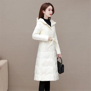 嘉兴平湖羽绒服女款2025新款冬季九江妈妈修身中长款连帽外套