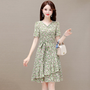 V领小个子连衣裙女夏季2026年新款收腰显瘦遮肚子中长款碎花裙子