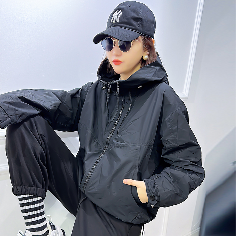 黑色休闲外套女短款连帽风衣v春秋新款冲锋衣百搭时尚运动夹克上