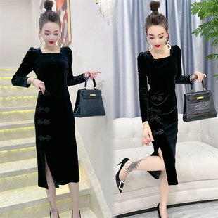 丝绒新中式连衣裙女25秋季洋气方领长袖收腰显瘦盘口侧开叉长裙潮
