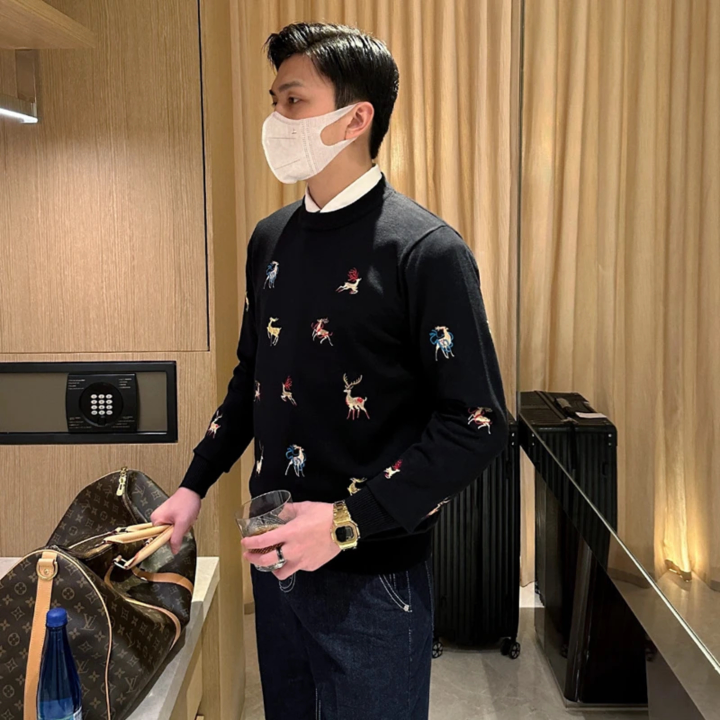 秋季新款男士黑色小鹿刺绣T恤