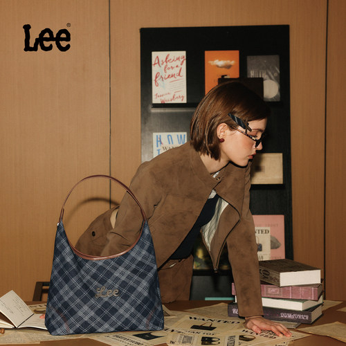 Lee新款英伦风格纹单肩包