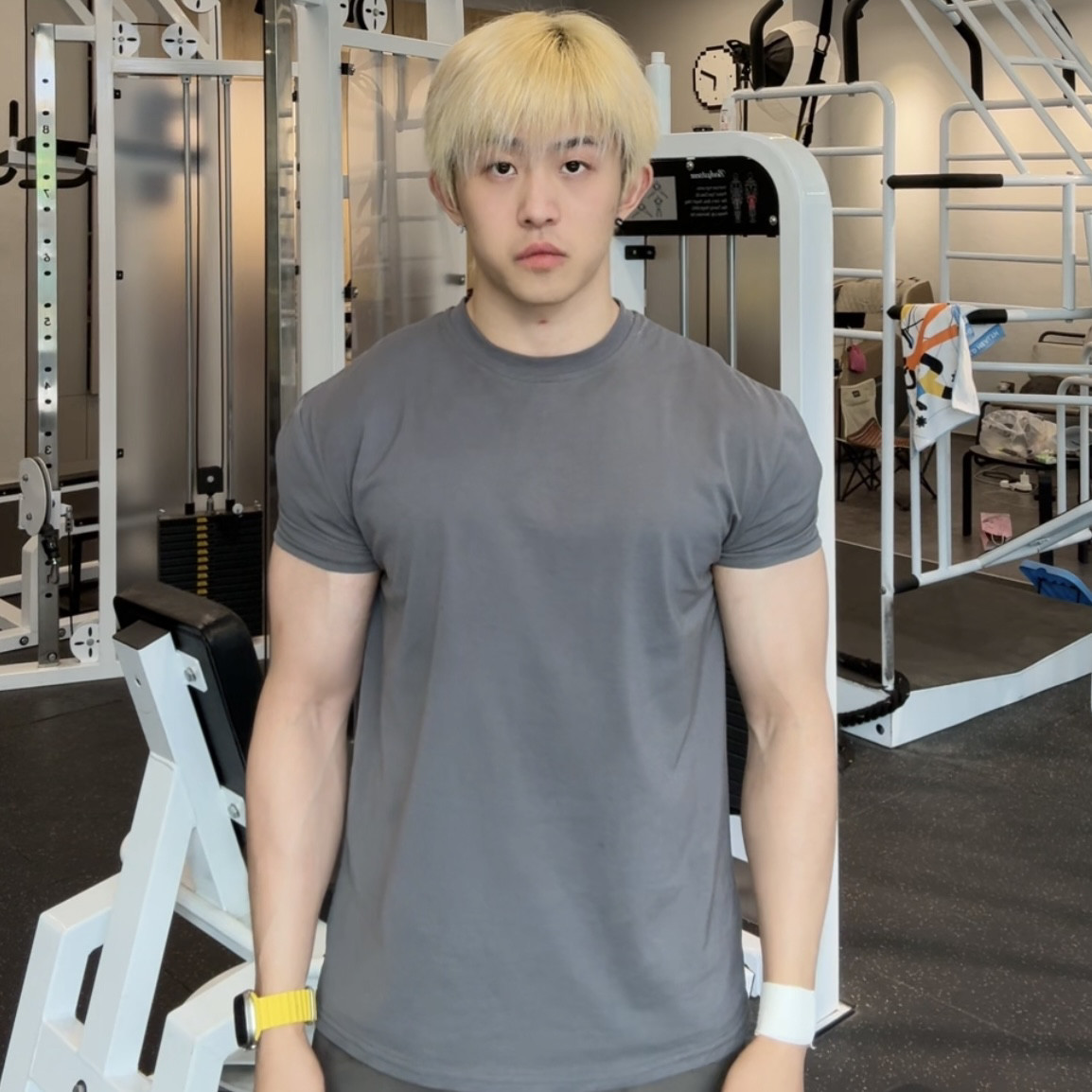 Knightkkboy夏季舒适男款生穿肩宽收袖口黑色痞帅美式ANAN运动T恤