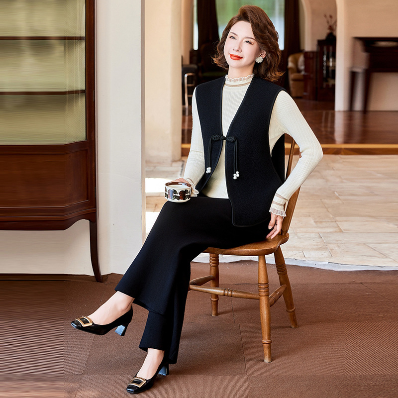 日本品质新款气质妈妈秋冬装三件套马甲背心小香风开衫打底衫百塔