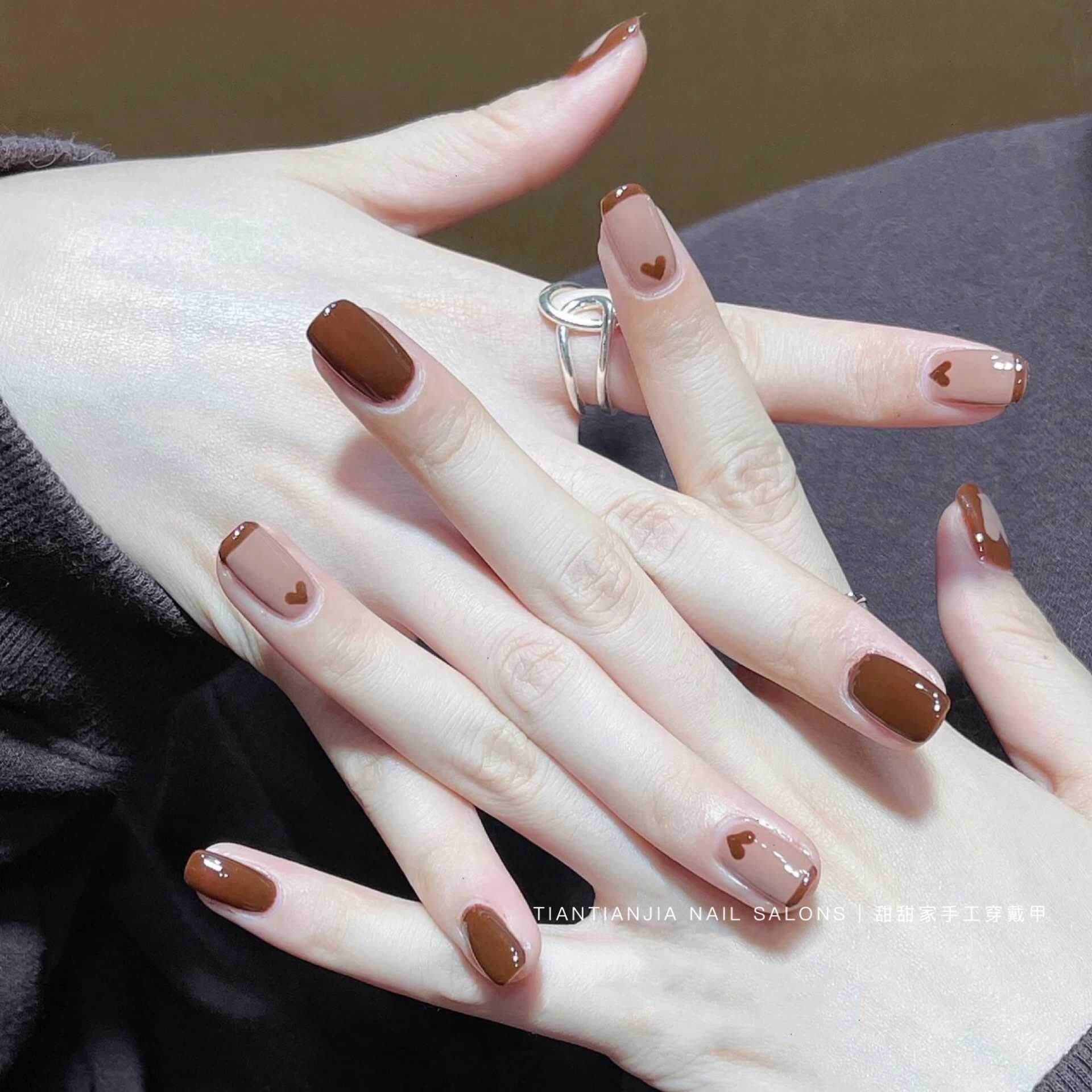 气质显白秋冬焦糖色系跳色法式爱心美甲假指甲成品短款手工穿戴甲