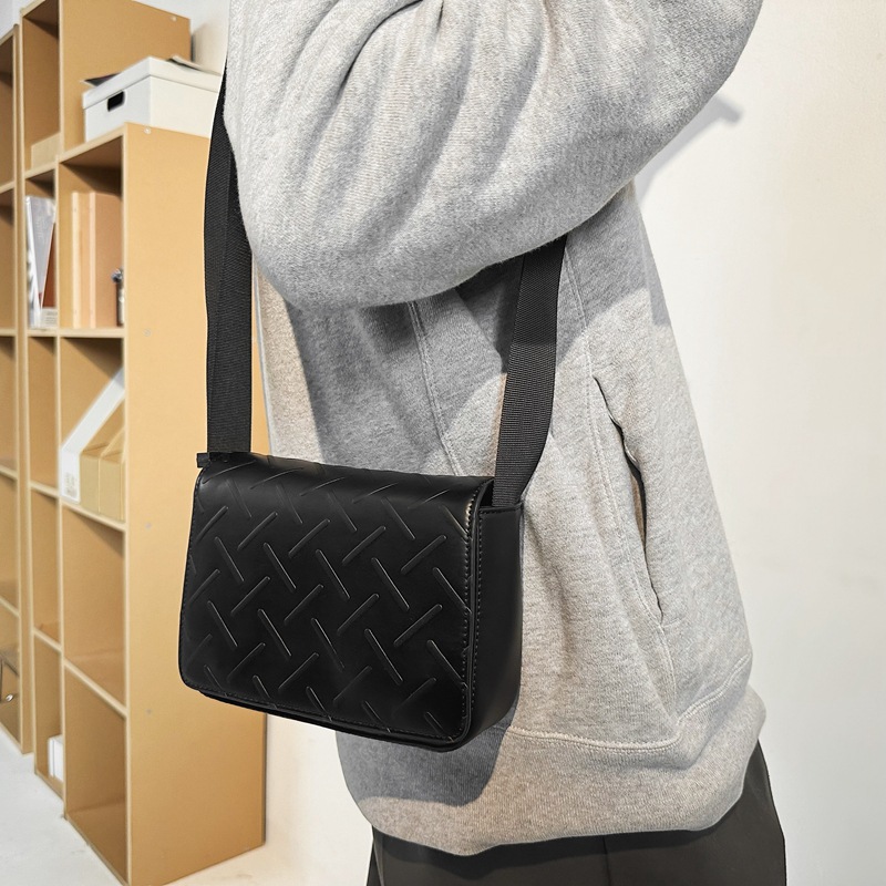 日本品质男包压痕压胶斜挎包男士潮牌时尚休闲单肩包2025新款韩版