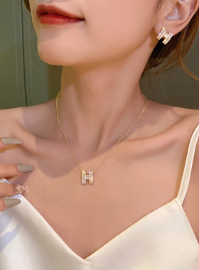 日本品质新品锆石字母项链女士配饰百搭小众高级感锁骨链秋冬吊坠