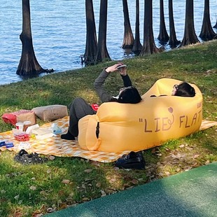 懒人露营充气沙发户外便携式可躺可睡野餐音乐节双人演唱会公园