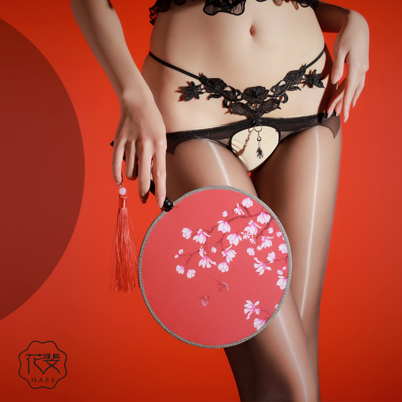 【妖姬】免脱款刺绣宝石吊坠油亮超薄3D低腰性感丝滑丝袜黑丝