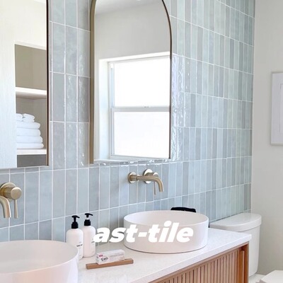 清新浴室厨房背景墙蓝色长条墙砖