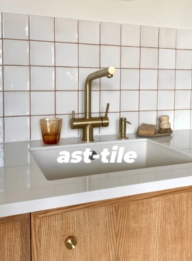 Asttile简约现代奶油风凹凸面波浪边白色小墙砖厨房卫生间瓷砖100