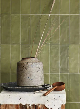 Asttile法式绿色厨房卫生间吧台客厅背景墙长条哑光瓷砖墙砖65200