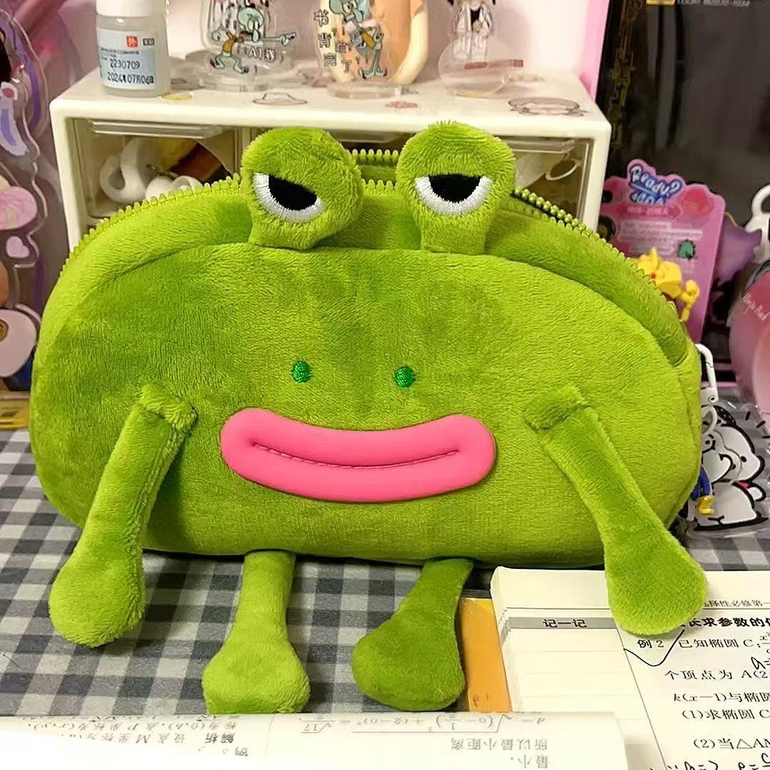 青蛙毛绒笔袋高颜值ins风女男生2025新款大容量蠢萌小众文具收纳
