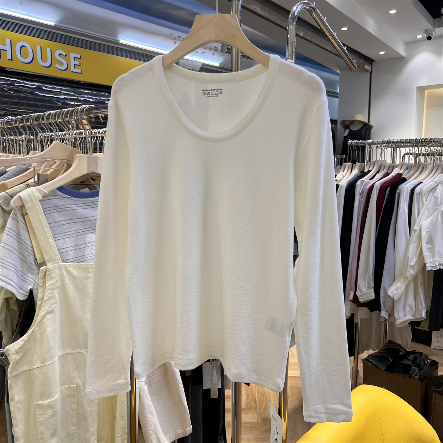 三可新款加绒大版U领打底衫女雪花细羊绒白色长袖T恤宽松柔软上衣