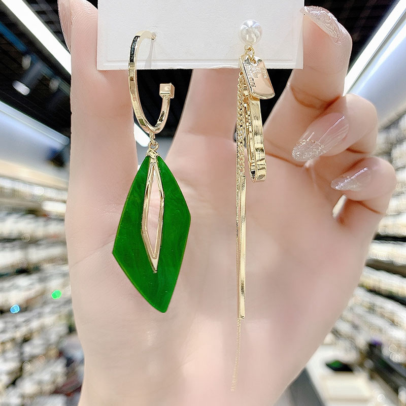 绿色独特耳针特别设计感2023年新款H潮洋派耳环不对称几何耳饰小