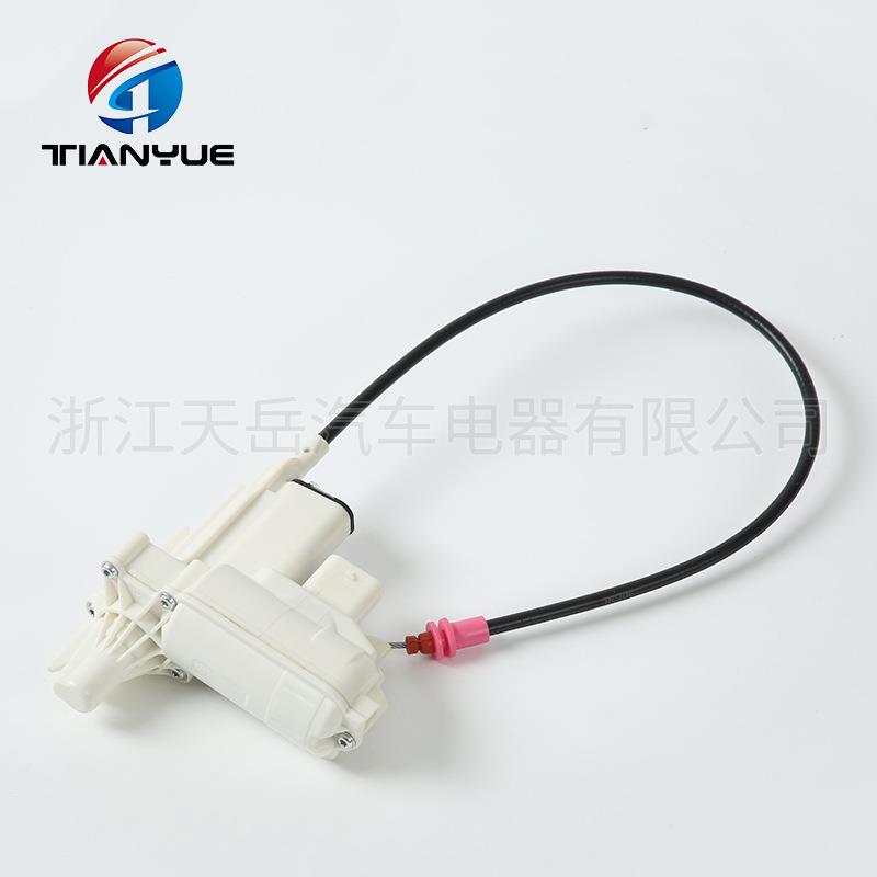 1677600900奔驰汽车左前锁执行器侧门锁总成汽车配套适用配件