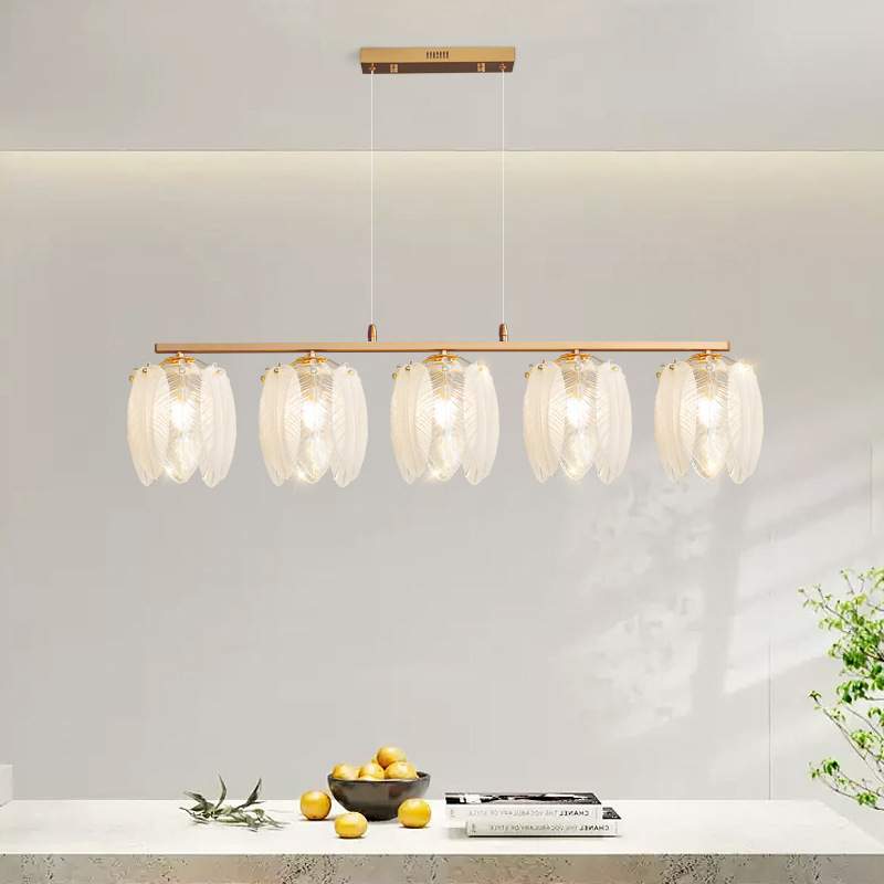 北欧新款餐厅吊灯法式奶油风中山灯具现代简约饭厅吧台羽毛长条灯