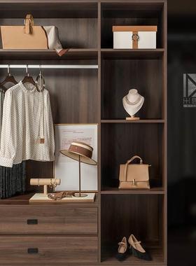 现代轻奢样板间装饰品衣服包包鞋首饰衣柜展厅摆件衣帽间软装搭配