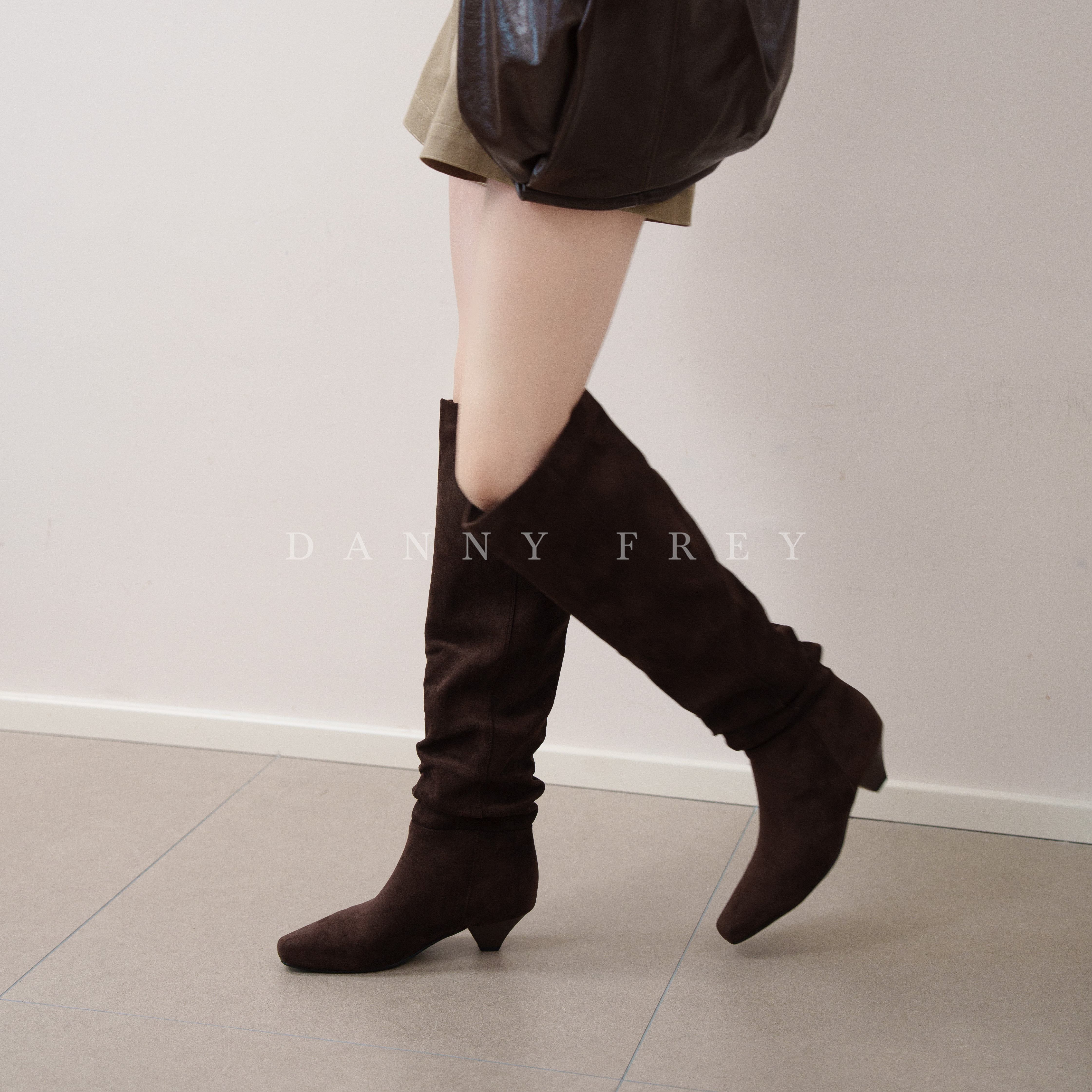丹尼芙蕾牛皮尖头瘦腿堆堆靴4CM