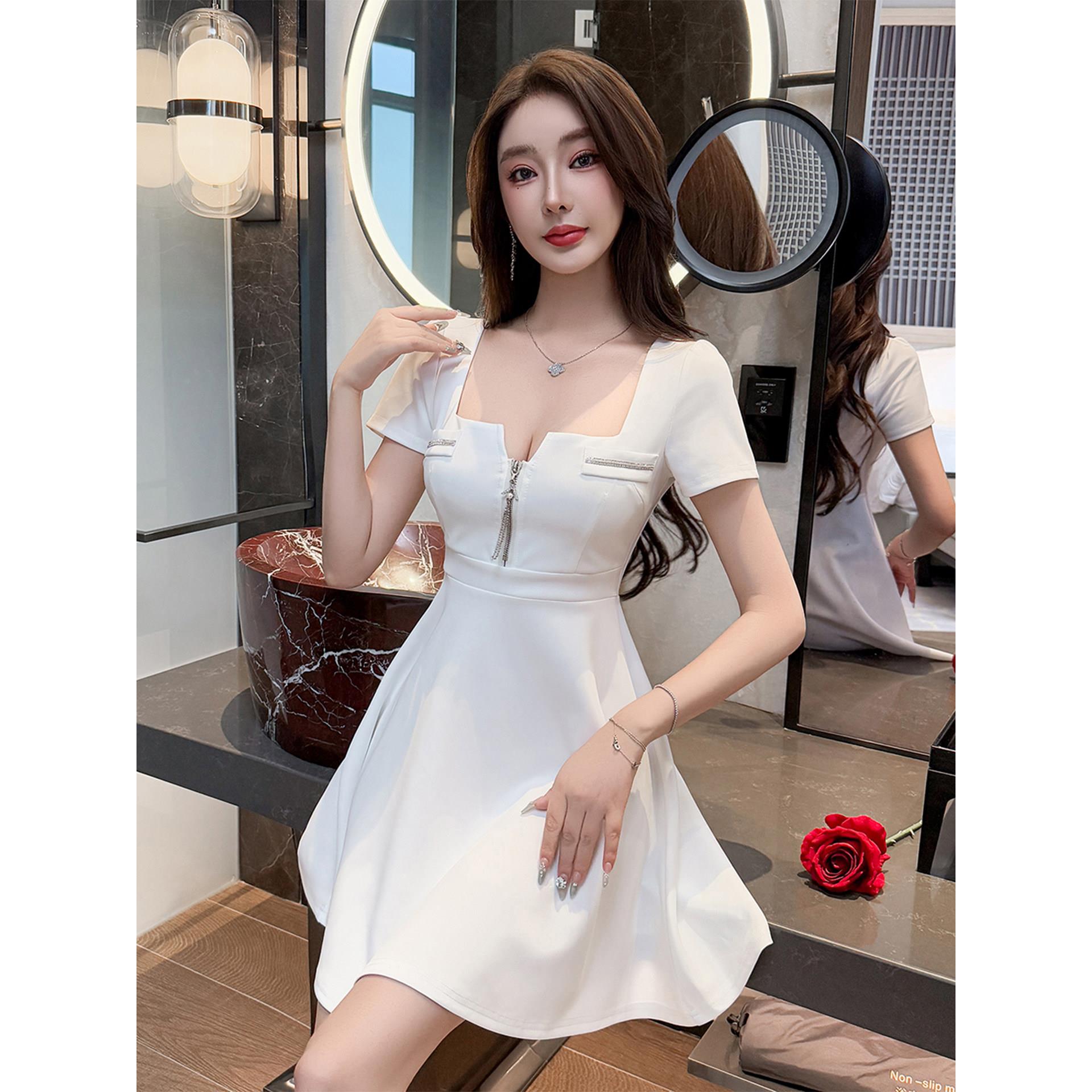 法式性感方领收腰显瘦连衣裙女短袖夏季气质高级感夜场女装工作服