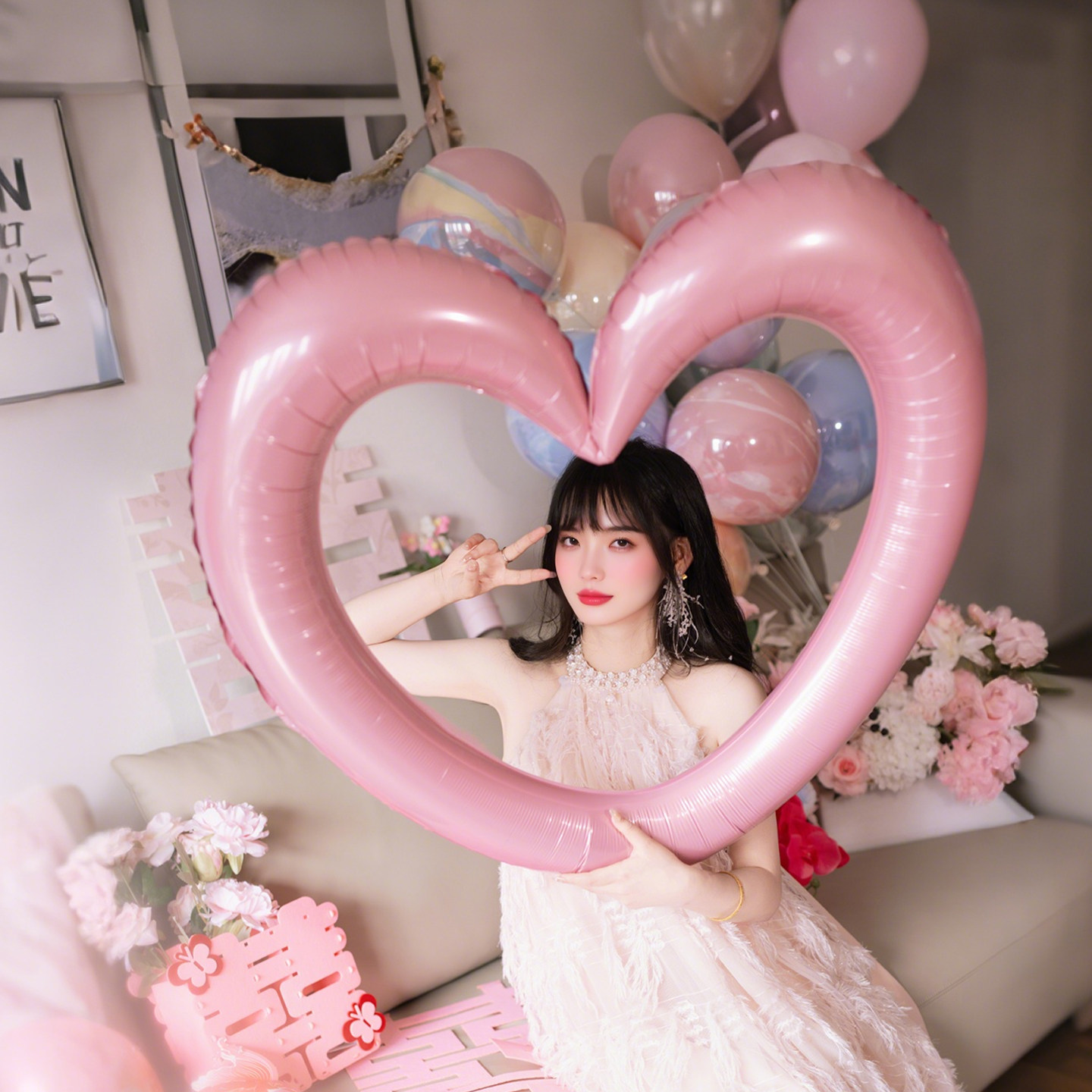 结婚领证拍照道具订婚镂空超大相框爱心求婚气球婚礼氛围出片工具,节庆用品/礼品,堵门/游戏道具,淘宝优惠券,粉丝福利购,淘宝优惠卷
