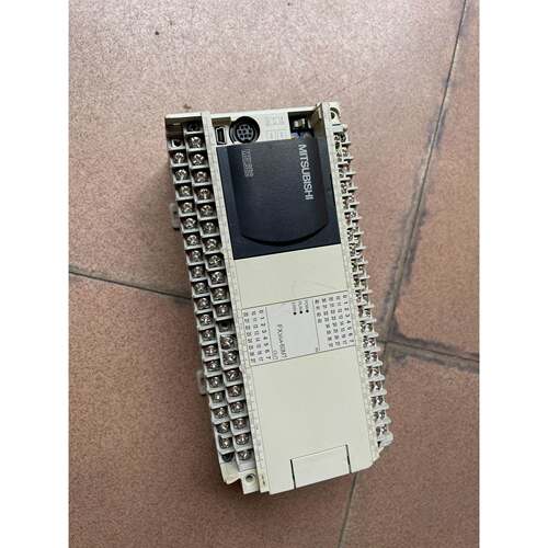 【议价】原装三菱FX3GA-60MT-CM一个，有点破损，图实拍，拿