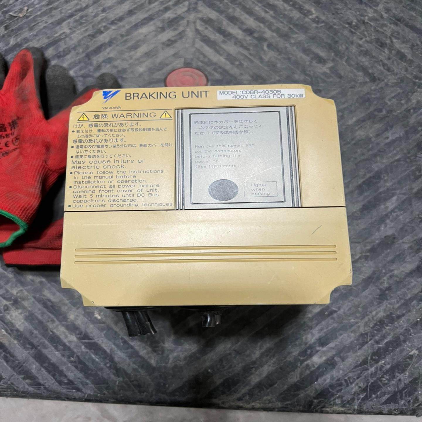 【议价】安川制动单元30kw成色漂亮包好出售300一个