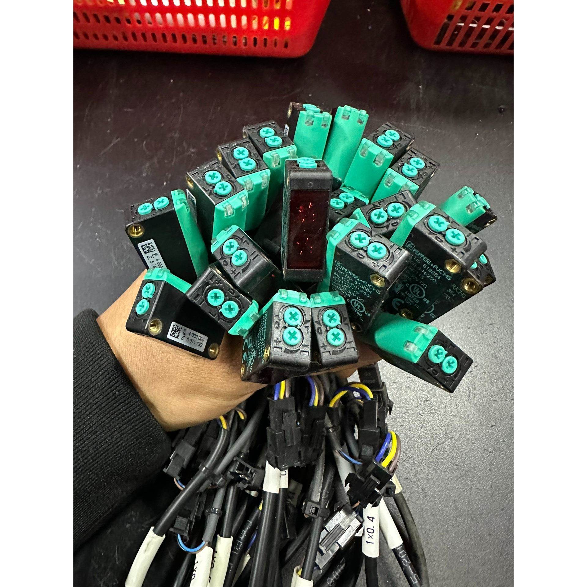 【议价】现货21个倍加福漫反射光电开关ML-100-8-H-250-