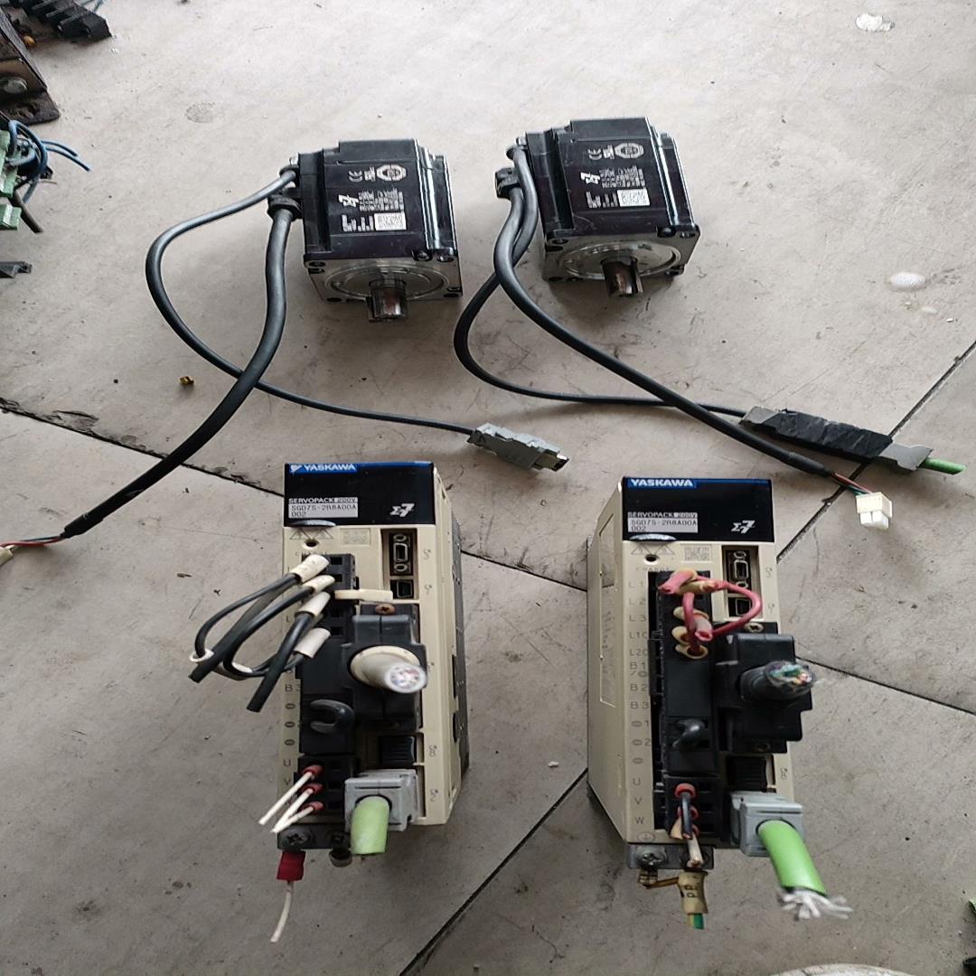 【议价】安川7系400W驱动电机两套功能完好成色漂亮