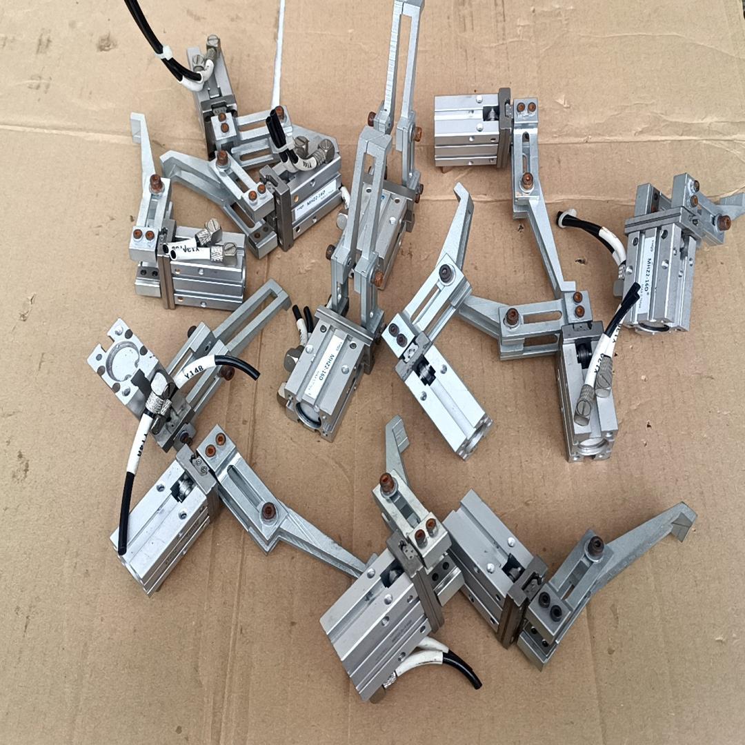 【议价】MHZ2-16D手指气缸13元一个带夹头成色可充新