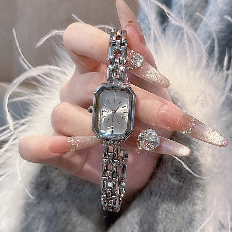 【新年礼物】纪斐施小方格手表轻奢小众高级感女生腕表礼盒送女友,手表,国产腕表,淘宝优惠券,粉丝福利购,淘宝优惠卷