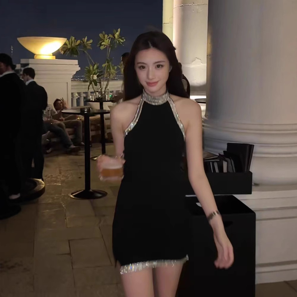 TZ3589赫尔旧约法式无袖挂脖连衣裙女高级感气质收腰显瘦包臀短裙