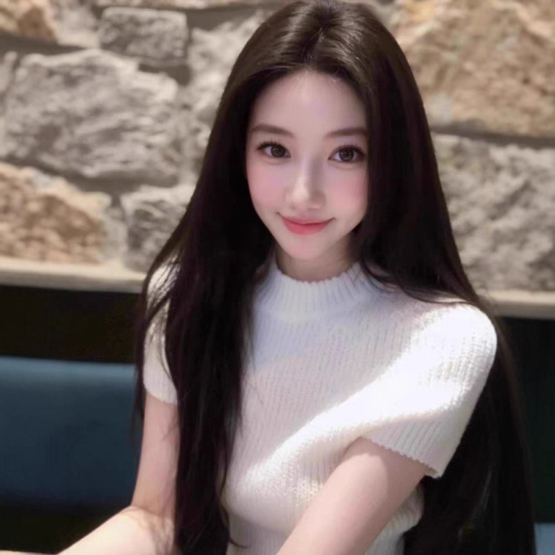 高级感白色短袖针织上衣