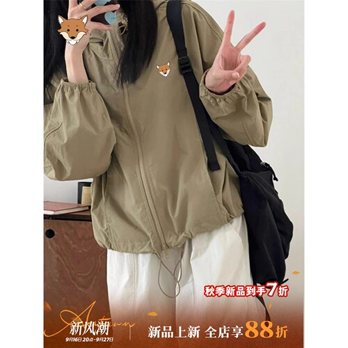 April Fox英国小狐狸短款连帽登山服冲锋衣外套女秋工装夹克上衣