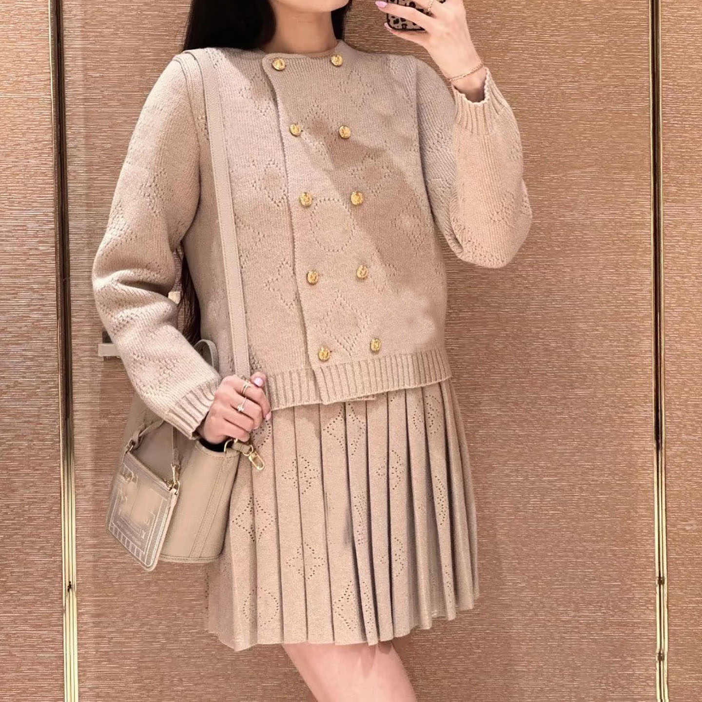 羊毛羊绒混纺圆领镂空提花套装