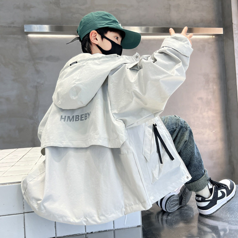 男童春装连帽冲锋衣外套春秋款2026新款中大儿童春季风衣帅气时髦