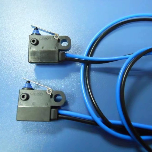 供原装欧姆龙D2HW-C213MR 车载门锁微动开关直杆小型防水开关常开