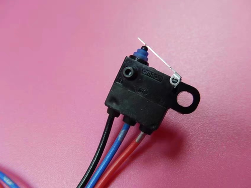 供OMRON欧姆龙 D2HW-C211M 防水带线微动开关 常闭 常开型开关