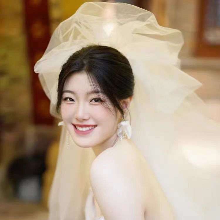 2024新款头纱抓泡云朵蓬蓬头纱韩式新娘摄影造型街拍婚纱跟妆白色