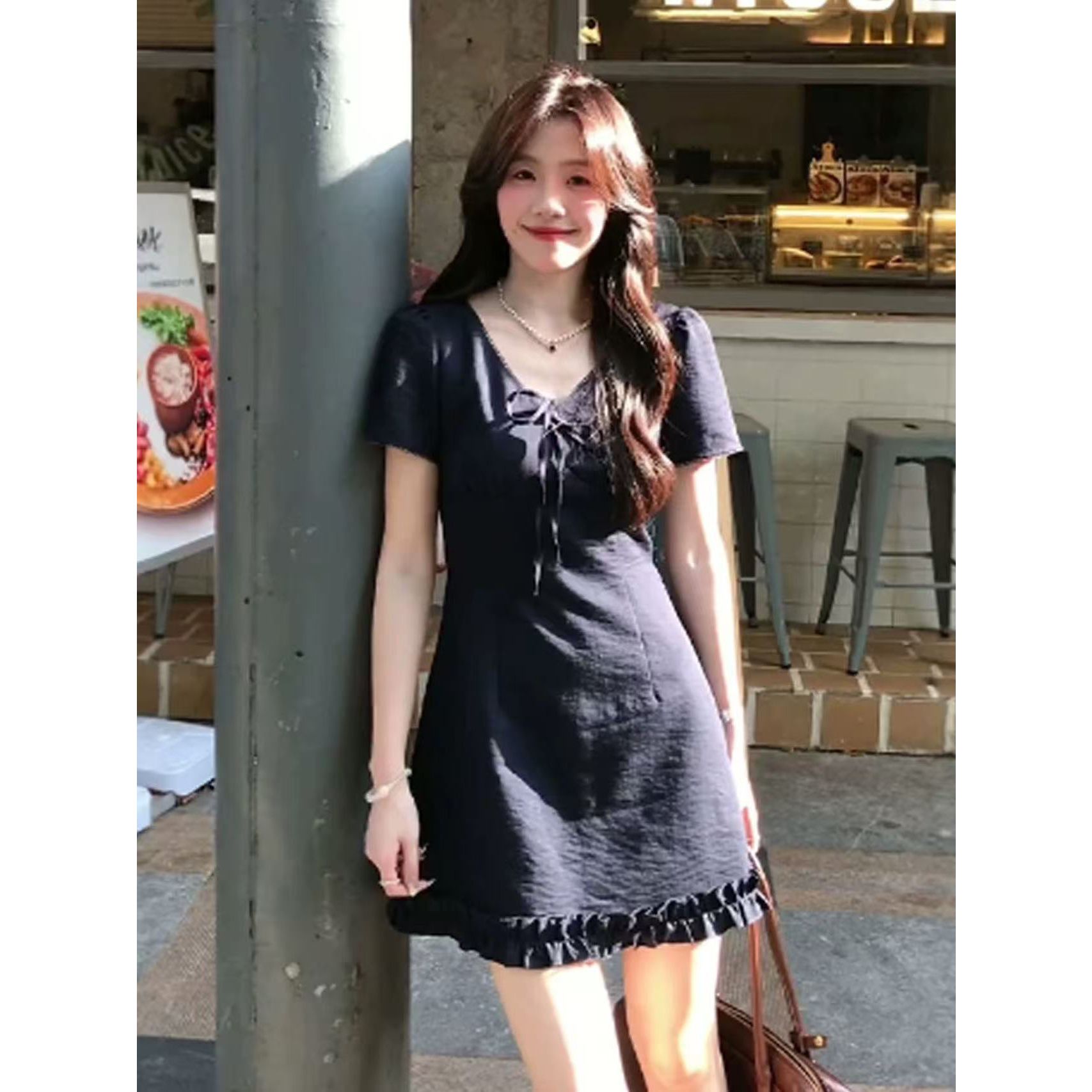 巨好看的掐腰藏青色V领连衣裙夏女2025新款小裙子江浙沪千金穿搭