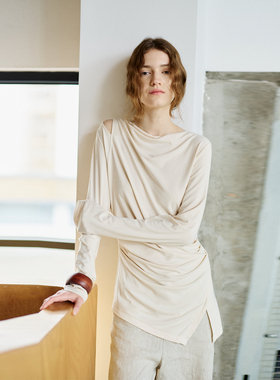 NON RESTRAIN不规则开叉法式荡领长袖T恤女修身显瘦褶皱露肩上衣