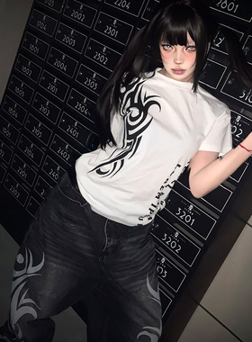 Ezwik原创图腾字母暗黑朋克符文美式印花修身索罗娜百搭圆领短袖