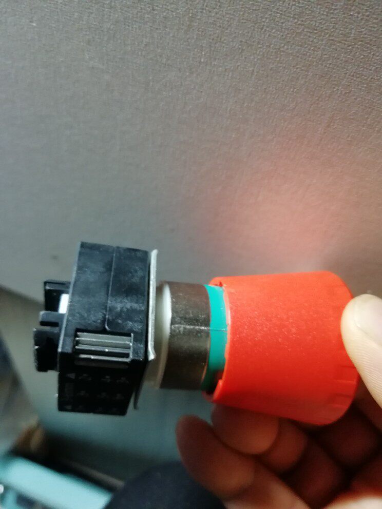 急停开关头带方型铁固定件白色带灯盖板
