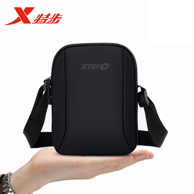 大容量合理分区防泼水休闲斜挎包