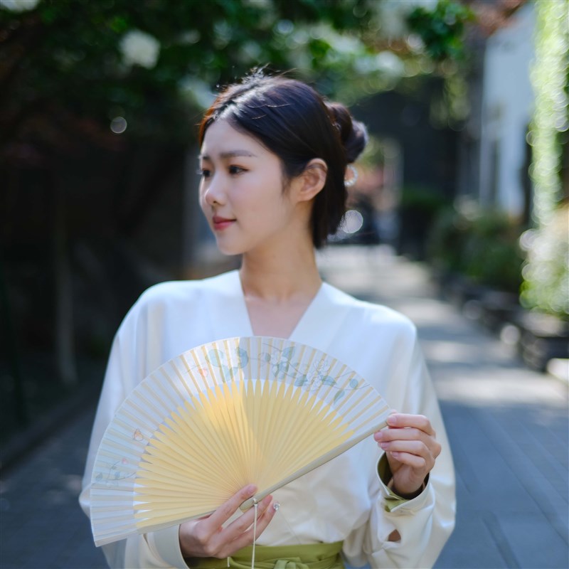 古风窄边丝绸女扇茉莉花折扇亮漆扇子