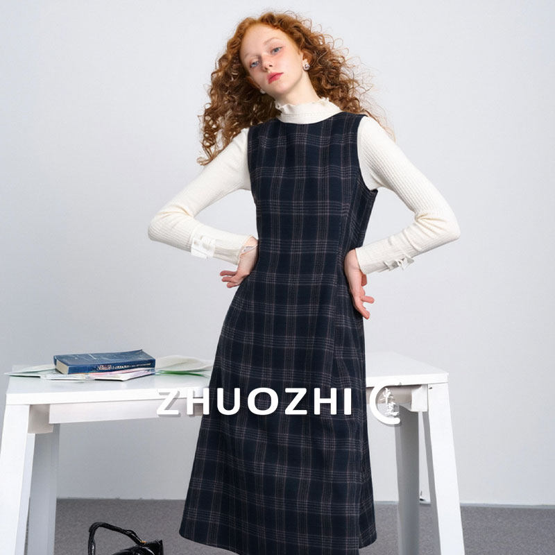 卓芝2025新款拼接格纹背心裙