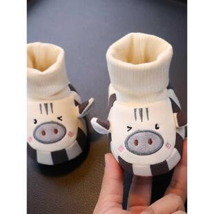 宝宝可爱的卡通袜子鞋子羊毛衬里厚幼儿鞋温暖防滑防摔棉鞋软底0-