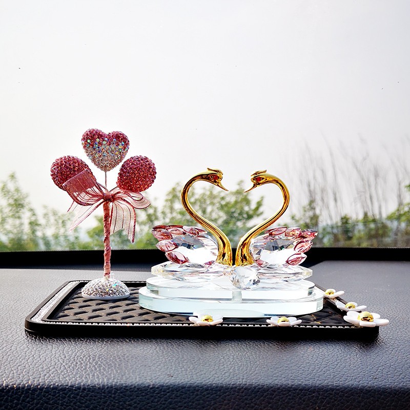 水晶天鹅车载香熏水摆件汽车内中控台上装饰品女士高级感2025新款