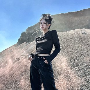 当代青年 打底衫 铆钉辣妹设计上衣长袖 修身 黑色 新款 Blackgirl