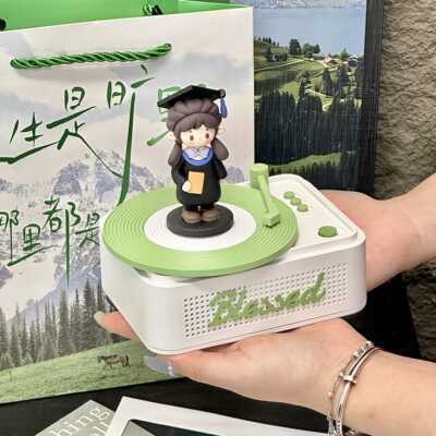 毕业生日礼物女生送闺蜜同学大学生研究生初高中男女友实用十八岁